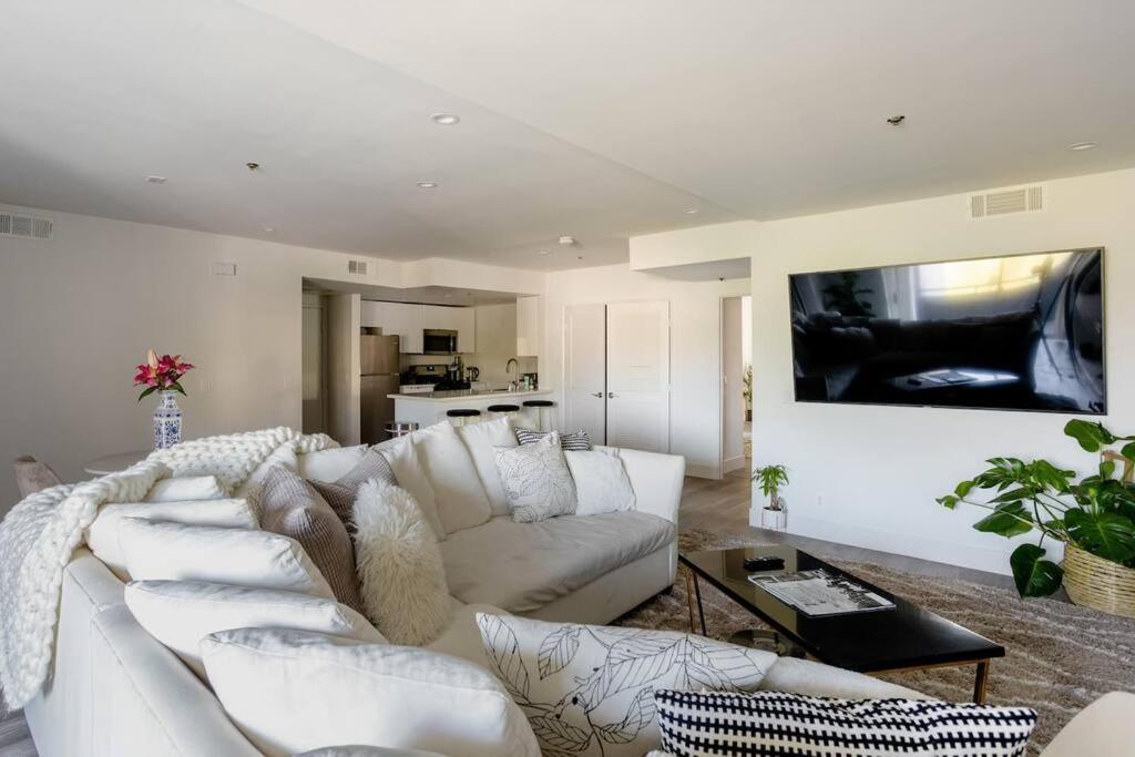 Weho 3bdm Penthouse Appartement *